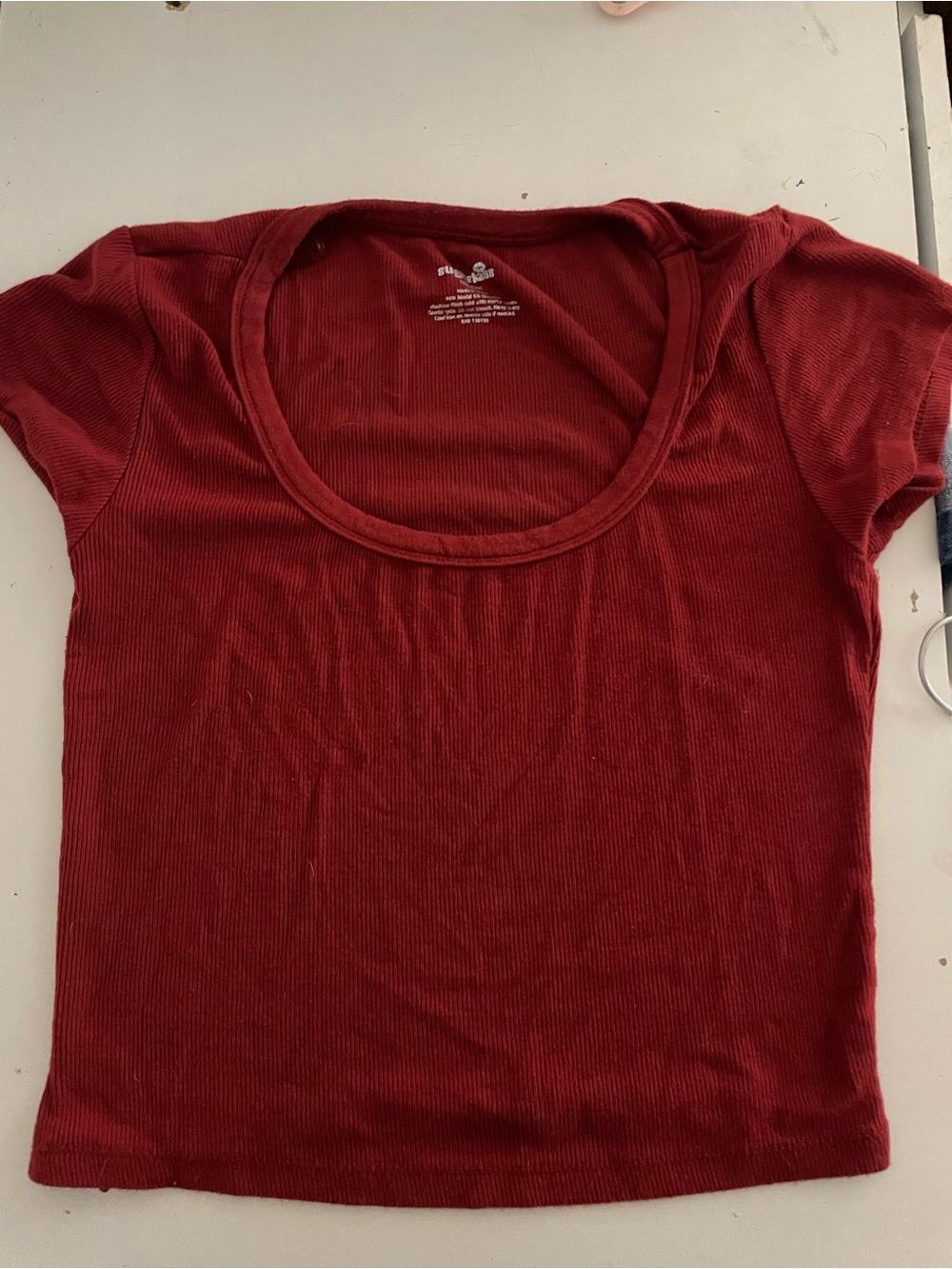 Scoop Neck Ribbed Short Sleeve Tee in Deep Red